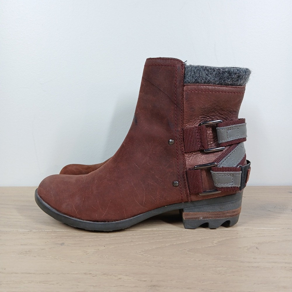 Sorel Boots Women 7 Red Leather Strap Buckle Ankle Lug Sole Outdoorsy